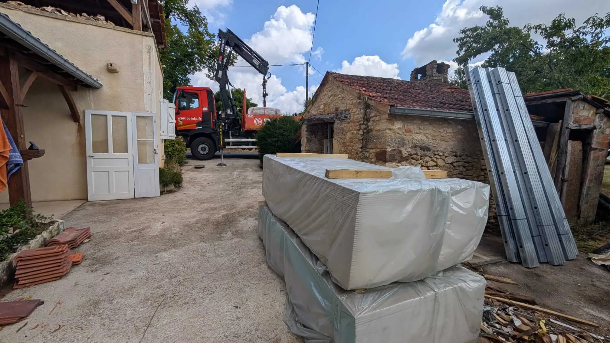Livraison par camion de la palette de plaques de BA13 allégé