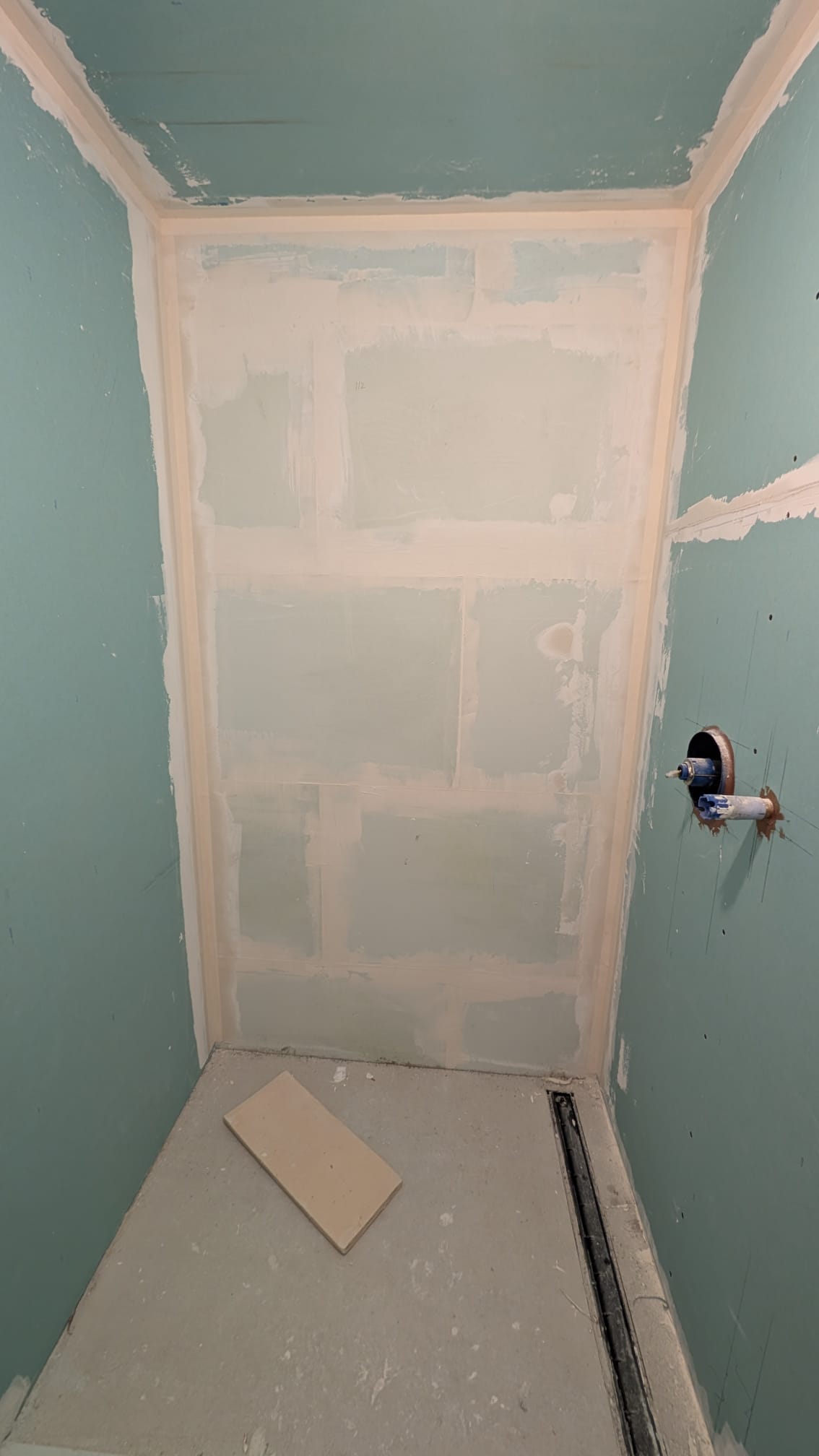 Bandes à joints posées sur les plaques de BA13