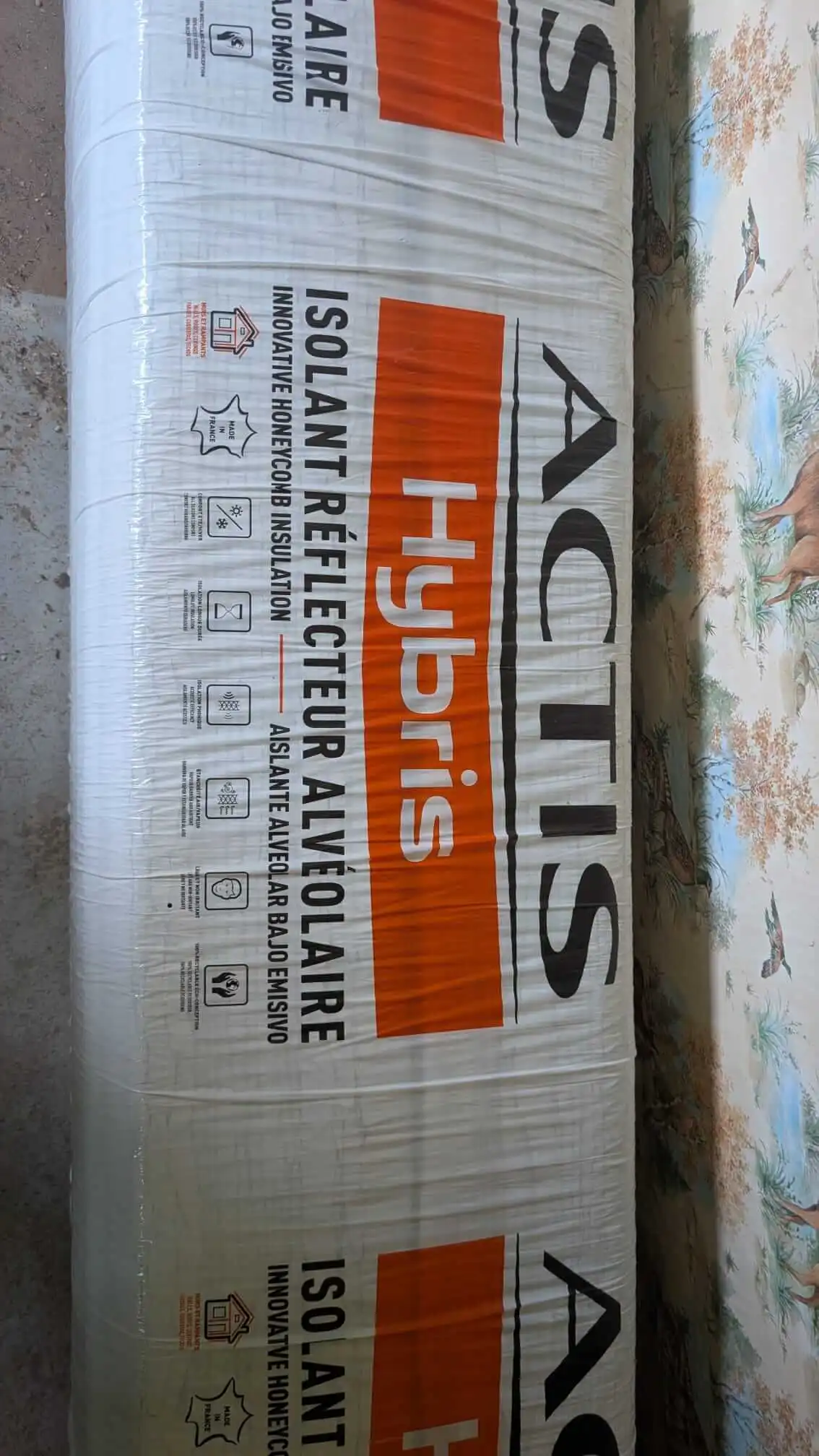 Rouleau d'isolant Actis Hybris dans son emballage, avec la référence visible