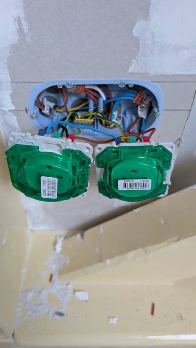 Double prise câblée