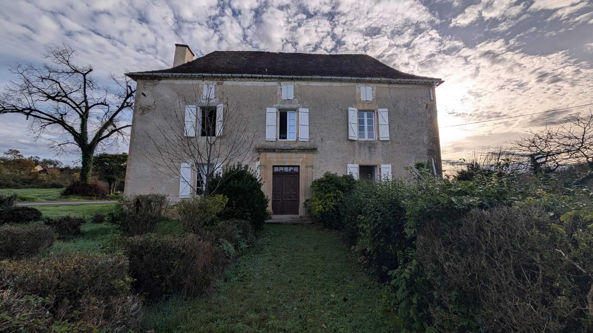 Premiers pas dans la rénovation de ma maison de 1850 : électricité et tableau provisoire