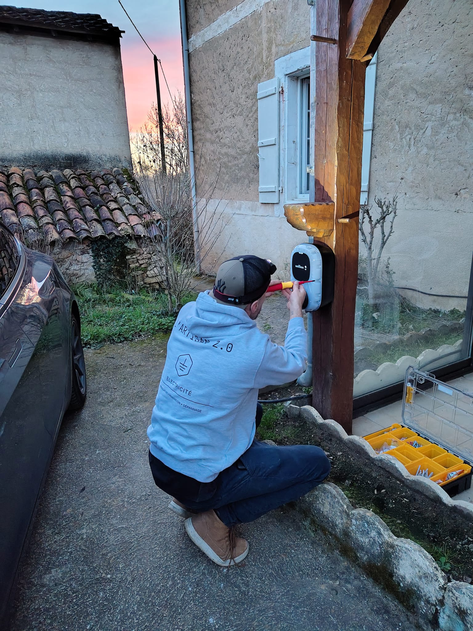 Installer ma propre borne de recharge à la maison : bien plus qu’un simple branchement