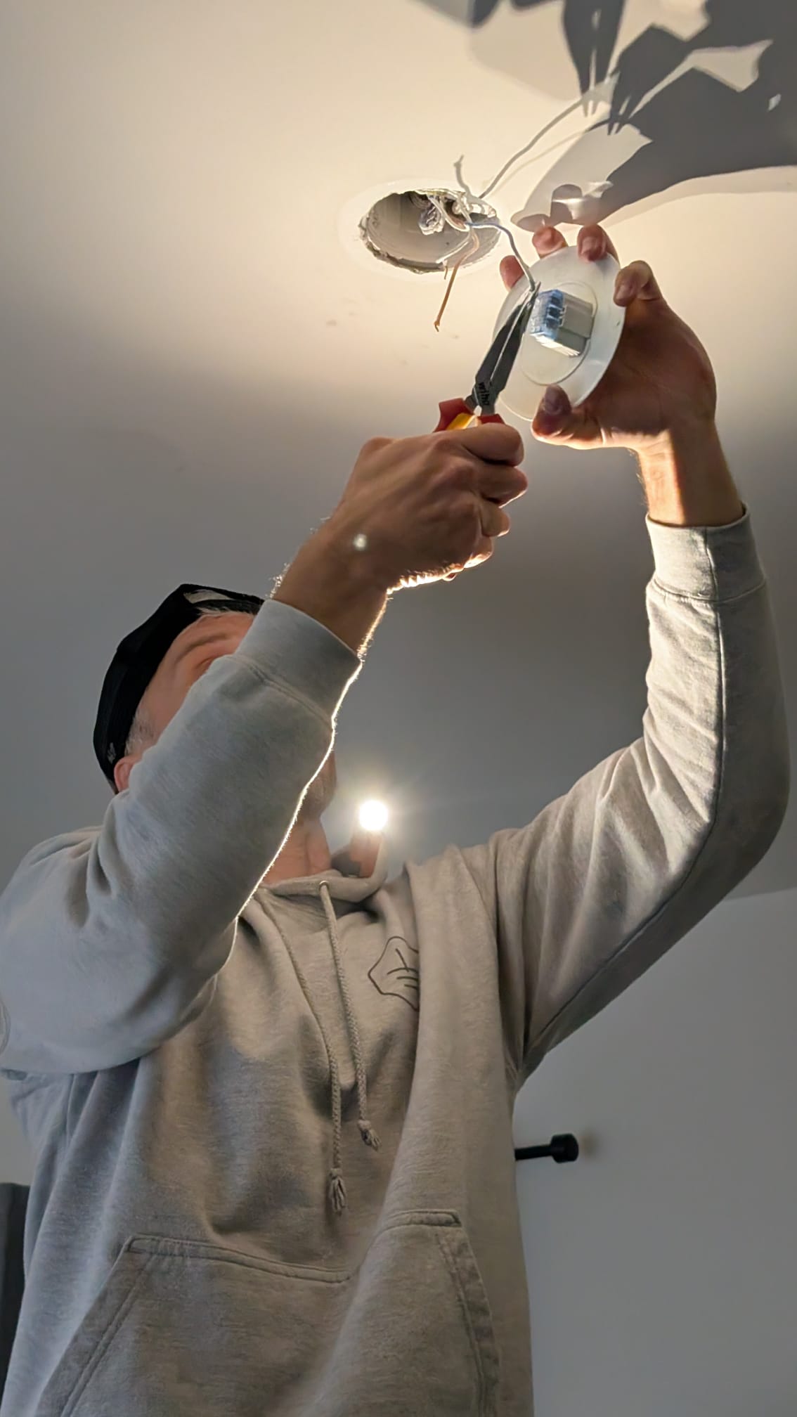 Raccordement électrique du ventilateur de plafond