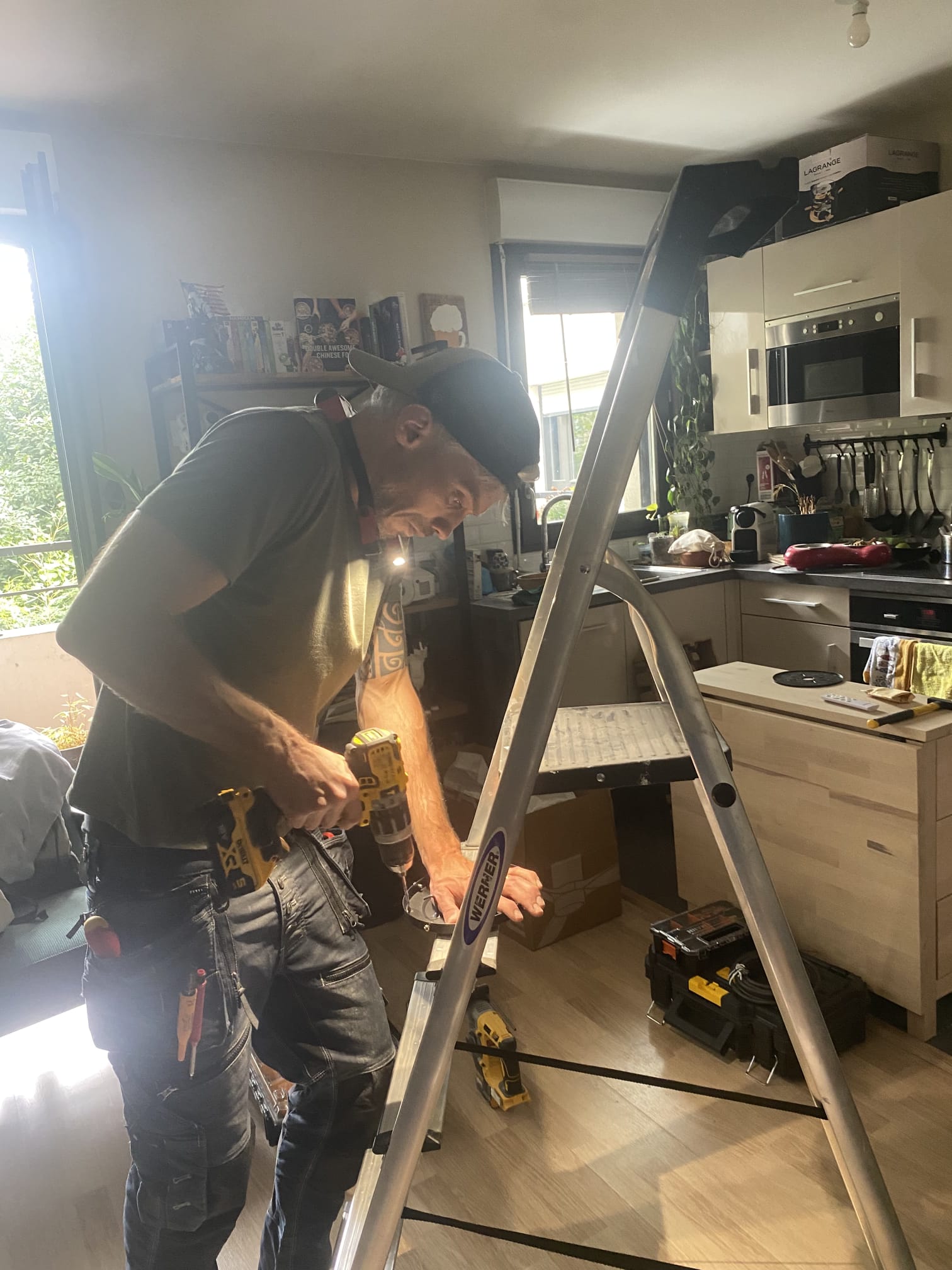 Installer des ventilateurs de plafond : une vraie alternative à la clim