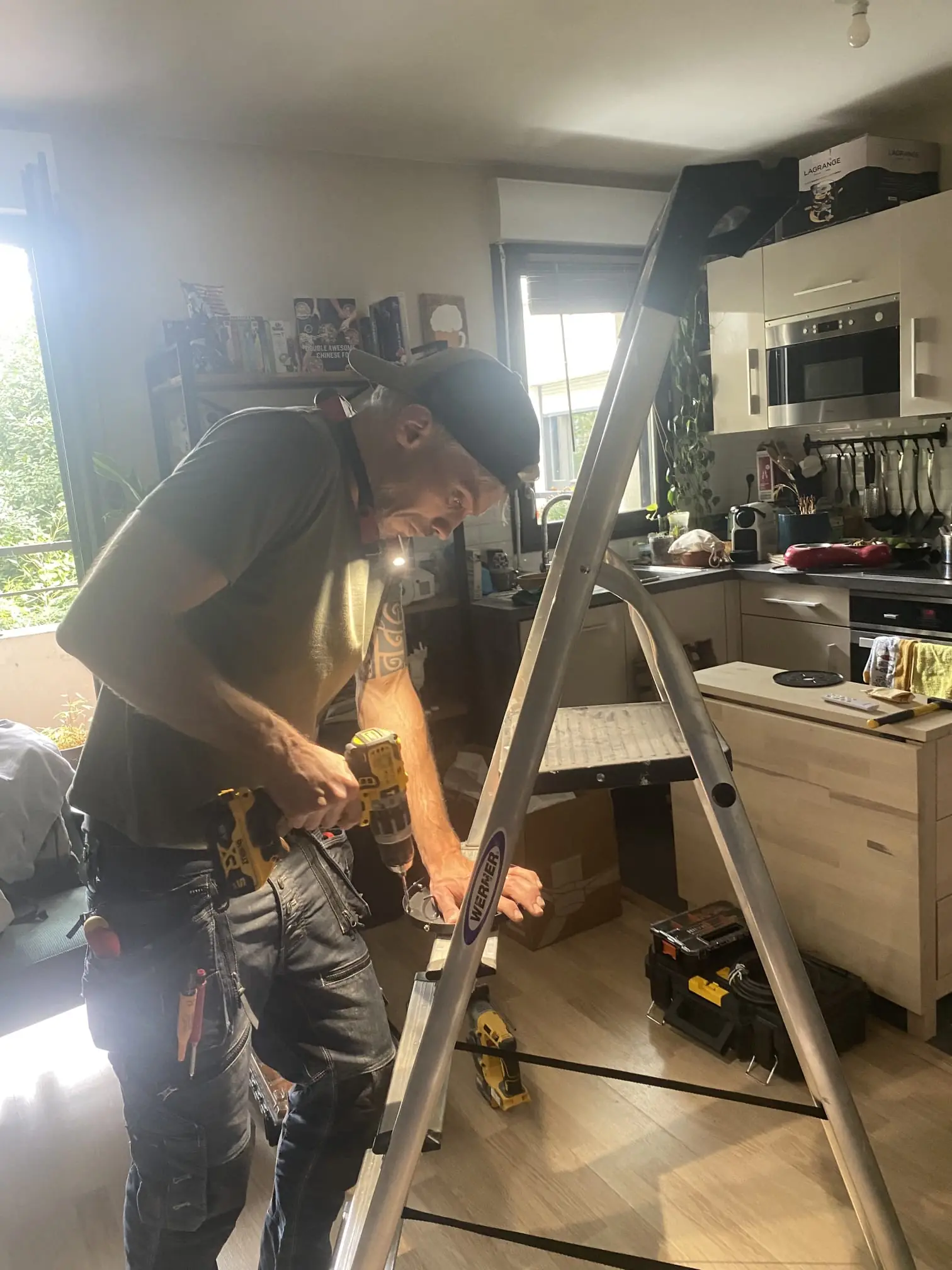 Installer des ventilateurs de plafond : une vraie alternative à la clim