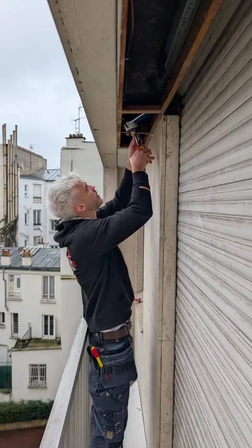 Volet roulant Paris : remplacement axe, moteur tubulaire, circuit de motorisation